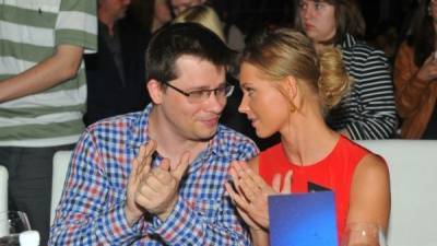 Сябитова пригласила объявивших о разводе Асмус и Харламова помириться на «Давай поженимся!»