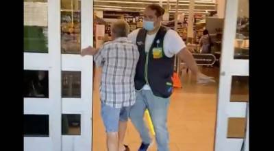 Настойчивый покупатель с боем прорвался в Walmart, когда его отказались впускать без маски
