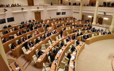 Парламент Грузии принял во втором чтении поправки в Конституцию