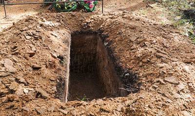 В Омске проведут конкурс по скоростному копанию могил, а в Приморье – «дрифт» на катафалке