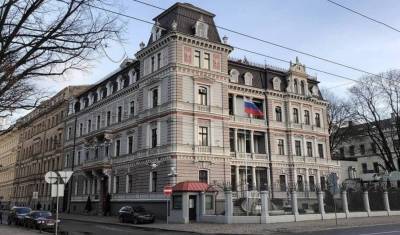 Посольство РФ осудило решение Латвии перевести детсады только на латышский язык