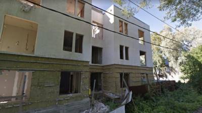 В Красносельском районе обрушилось заброшенное здание
