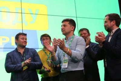 Спустя год после выборов партия Зеленского потеряла 13% электората