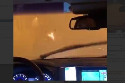 Тоннель на Новой Риге встал из-за горящего автомобиля