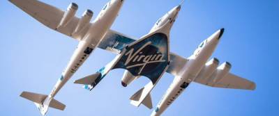 Virgin Galactic будет готовить для NASA космических туристов
