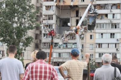 Из-за взрыва многоэтажки на Позняках в соседнем доме пошли трещины