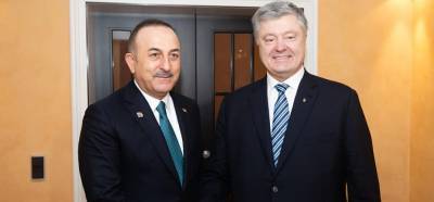 Порошенко обсудил с турецким министром иностранных дел ситуацию по безопасности в Черноморском регионе, права крымских татар и деоккупацию Крыма