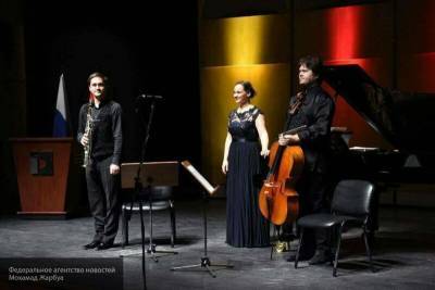 Оперные певцы из Барселоны устроили концерт для комнатных растений