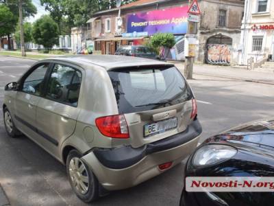 В Николаеве столкнулись авто Hyundai и Porsche