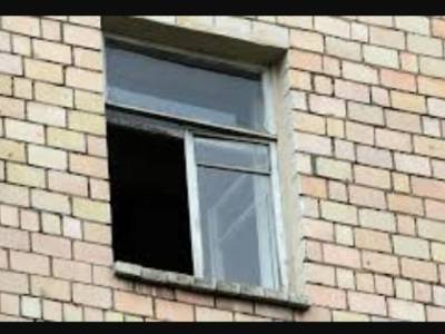 В Днепре мужчина выпал из окна многоэтажки