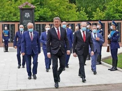 Власти Башкирии объяснили, почему Хабиров участвует в публичных мероприятиях без медицинской маски
