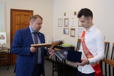 Нижегородского школьника наградили за спасение утопающего друга