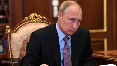 Путин продлил выплаты российским медикам на июль и август