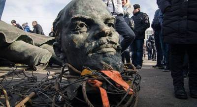 Reuters: Свержение памятников на Западе напоминает о декоммунизации в Украине и России