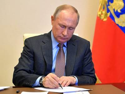 Путин предложил сохранить повышенные выплаты по безработице на июль и август