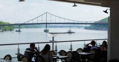 Киевским ресторанам и кафе разрешили принимать посетителей внутри помещений