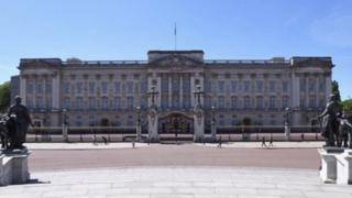 Елизавета II предложила всем желающим виртуальный тур по Букингемскому дворцу