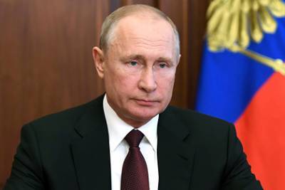 В Кремле объяснили отставание часов Путина во время обращения к россиянам