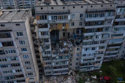 Взрыв многоэтажки в Киеве: эксперты обследуют секции и соседний дом