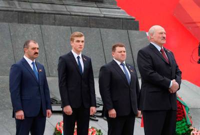 Александр Лукашенко - Лукашенко со своими детьми направился на парад в Москву - naviny.by - Москва - Россия - Белоруссия - Минск