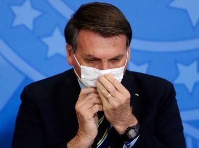 Судья запретил мачизм президента Бразилии: на людях ему придется надевать маску