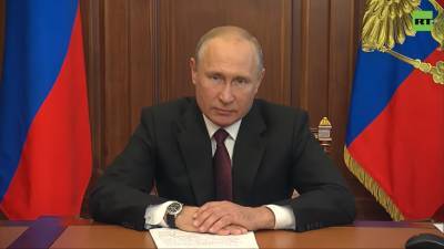 Песков объяснил отставание часов Путина во время обращения к россиянам