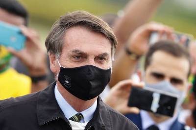 Суд обязал президента Бразилии носить маску в общественных местах