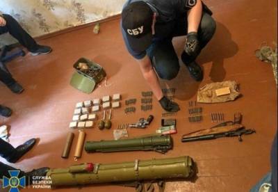 В Кривом Роге обнаружен арсенал оружия из ООС (фото)