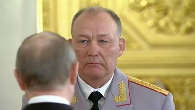 Путин присвоил звание генерала армии командующему войсками ЮВО