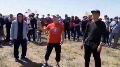 Под Соль-Илецком у границы снова собрались граждане Кыргызстана