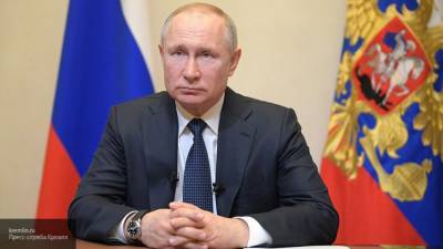 Песков объяснил, почему часы Путина во время обращения не показывали реальное время