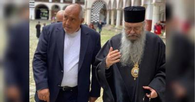 Сходил в церковь без маски: премьера Болгарии оштрафуют на 150 евро за нарушение карантина