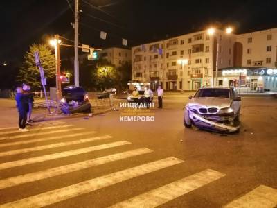 Два автомобиля столкнулись в центре Кемерова