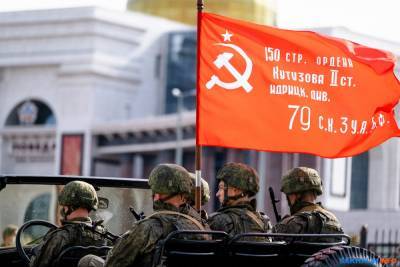 В Южно-Сахалинске состоялся перенесенный парад Победы