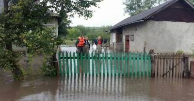 "Ситуация остается угрожающей": на западе Украины подтоплено более полсотни населенных пунктов