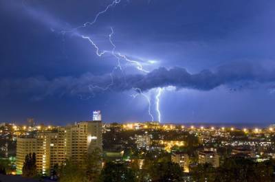 Более 5,3 тыс квартир и домов в ЛНР остались без электричества из-за грозы