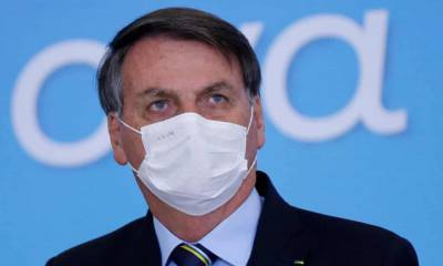Суд Бразилии обязал президента страны носить маску