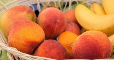 На рынке появились ранние персики: какова стоимость первых фруктов