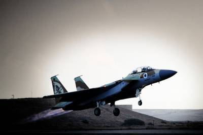 Массировный израильский удар по сирийским базам, 7 убитых