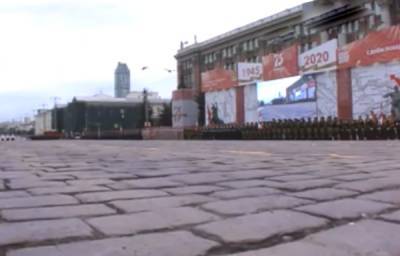 В Екатеринбурге начался парад Победы при большом стечении зрителей - nakanune.ru - Екатеринбург