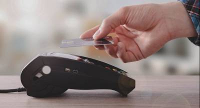 Льготы за cashless. ПриватБанк предлагает предпринимателям бесплатное обслуживание терминалов для оплаты картами на все лето