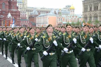 Парад Победы проходит на Красной площади в Москве