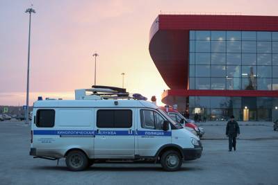 Сотрудникам аэропорта Челябинска не в полном объеме выплатили зарплату
