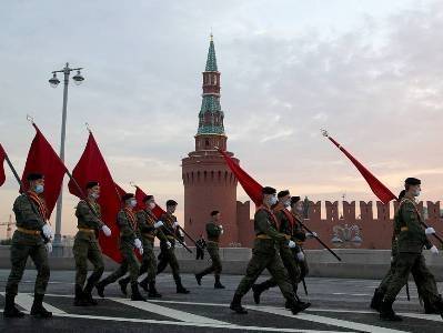В Москве на Красной площади проходит военный парад в честь 75-летия Победы