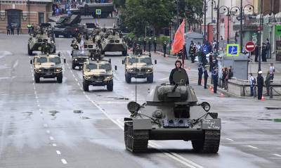 В Москве проходит парад Победы, к Путину почти никто не приехал