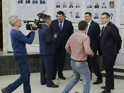В Саратове депутаты подрались на заседании Думы из-за бутылки воды