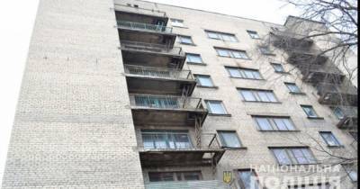 В Житомирской области 3-летний ребенок выпал из окна 9-го этажа, пока родители были на кухне