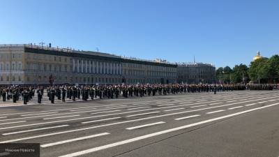 Несколько центральных улиц Петербурга перекрыли в преддверии парада Победы