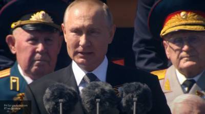 Путин выступил с торжественной речью на Красной площади