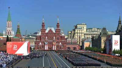 В Москве на Красной площади проходит парад Победы
